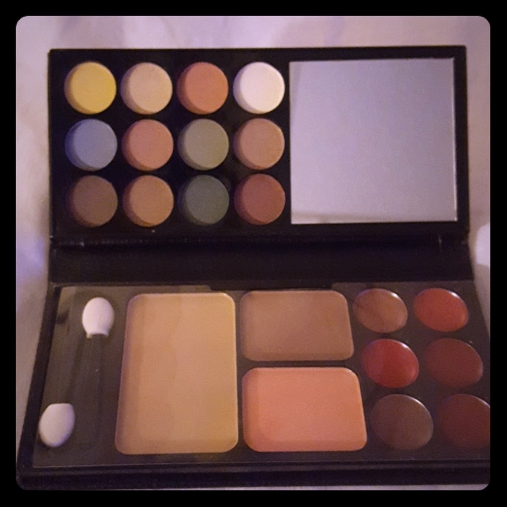 Eyes, face & lip kit! *NWT*